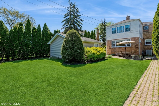 view of yard featuring central AC unit