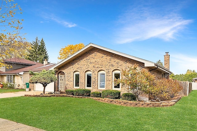 view of front facade featuring a front yard and a garage