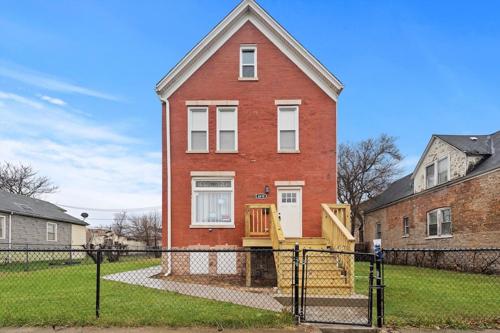 view of front of home with a front lawn