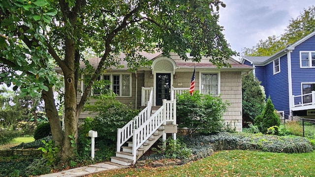 view of front of property with a front yard