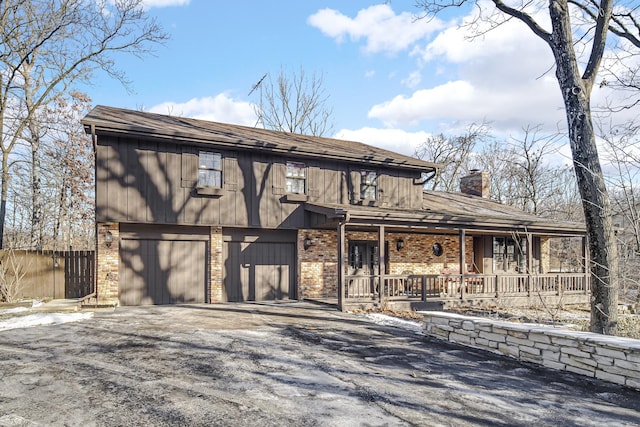 view of front facade featuring a garage and a porch