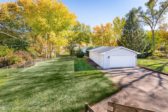 view of yard with an outbuilding and a garage