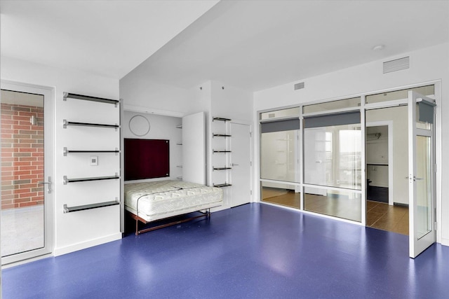 unfurnished bedroom featuring a closet