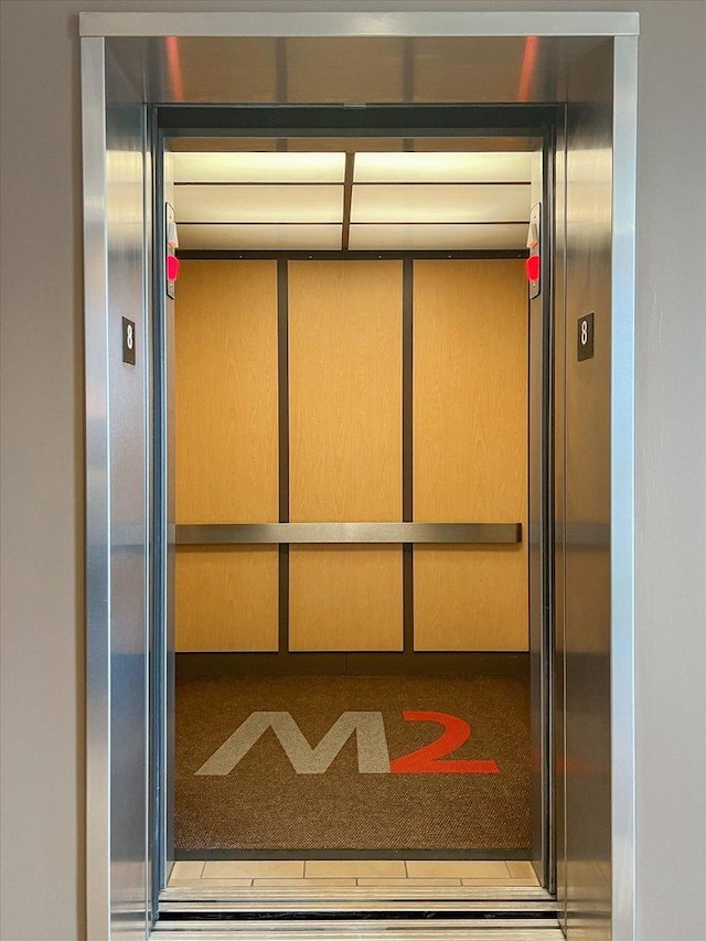 room details with elevator