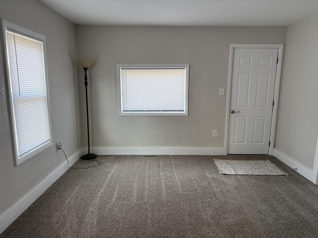 unfurnished room featuring carpet