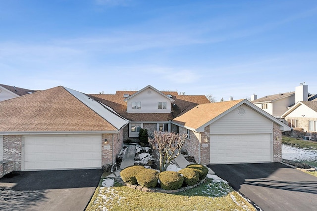 view of front property featuring a garage