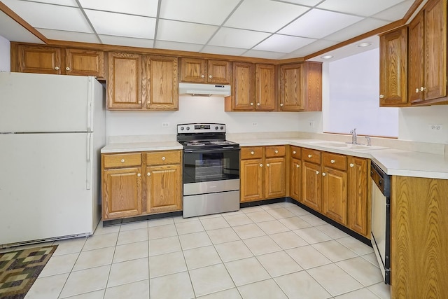 kitchen featuring stainless steel electric range oven, sink, a paneled ceiling, white refrigerator, and dishwashing machine