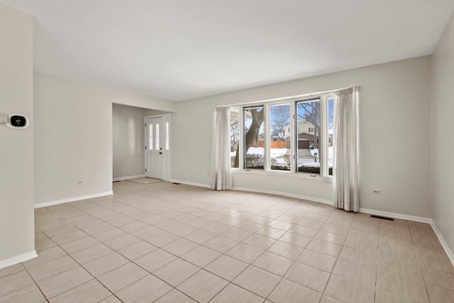 empty room featuring light tile patterned flooring