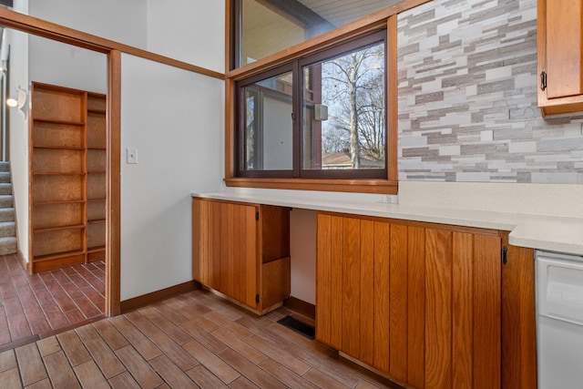 kitchen featuring tasteful backsplash