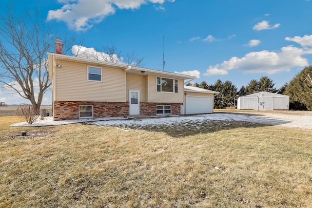 view of front of home featuring a garage and a front yard