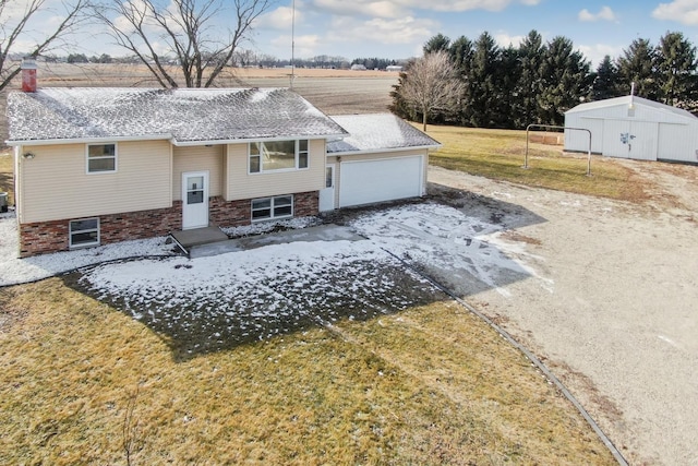 view of front of house featuring a garage and a front yard