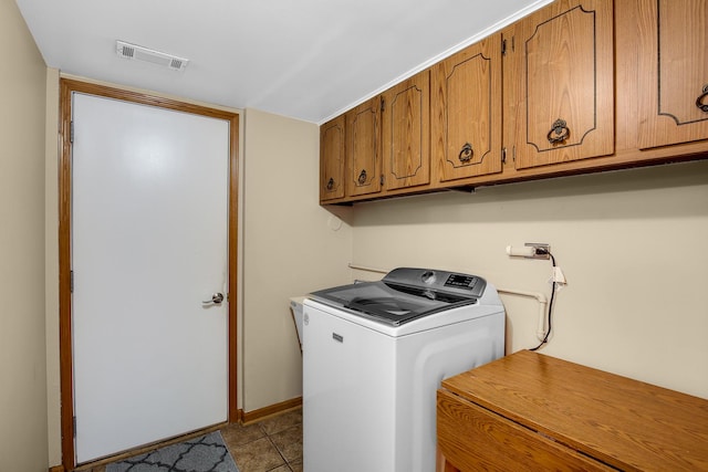 laundry area with washer / clothes dryer, light tile patterned floors, and cabinets