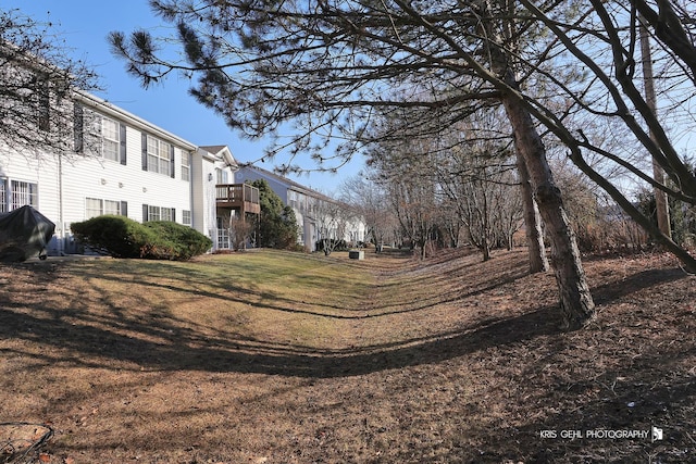 view of yard featuring a balcony