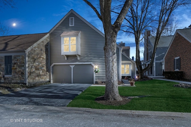 view of front of house featuring a lawn and a garage