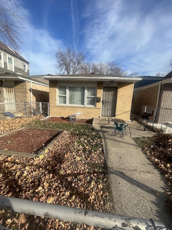 view of front of property with a patio area