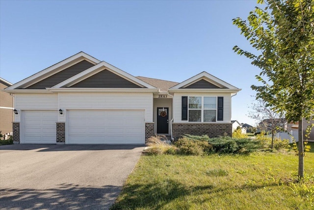 view of front facade featuring a front lawn and a garage