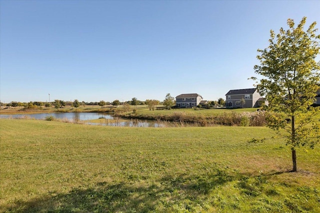 view of yard featuring a water view