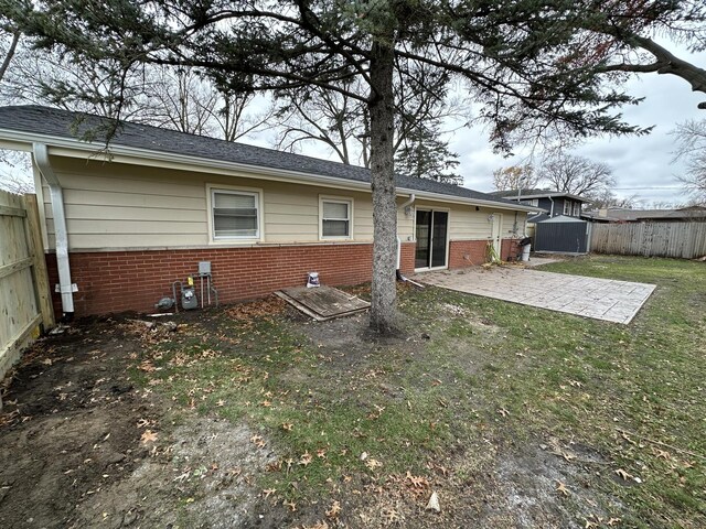 view of yard with a patio area