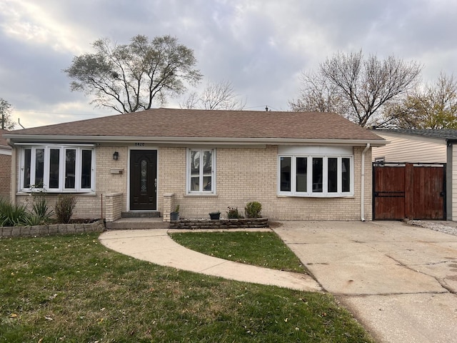 ranch-style house with a front yard