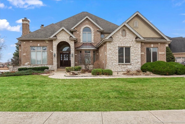 view of front facade with a front yard