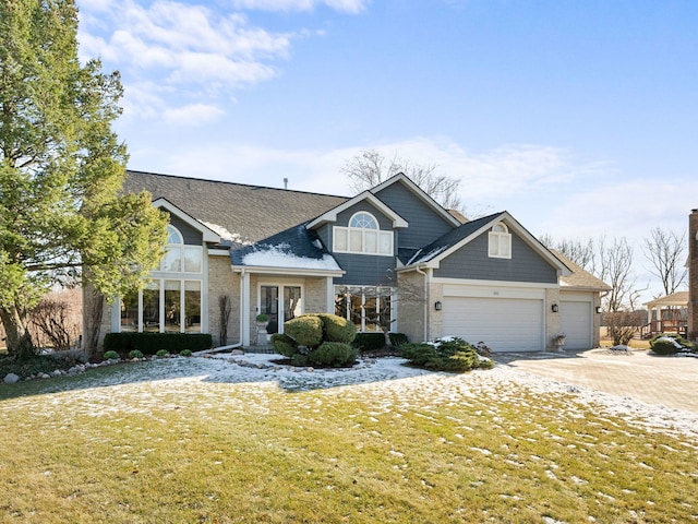 view of front of house featuring a front yard