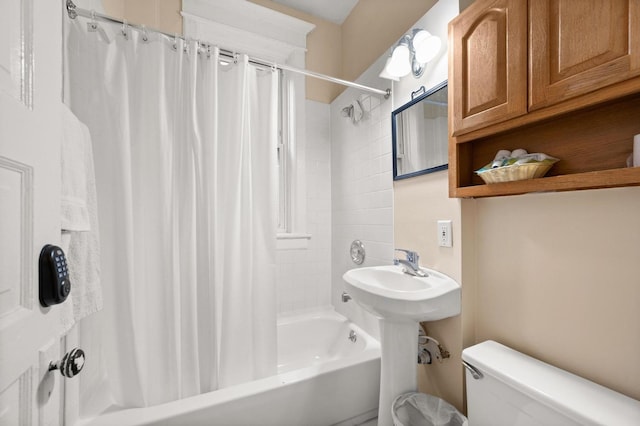 bathroom featuring toilet and shower / bath combo