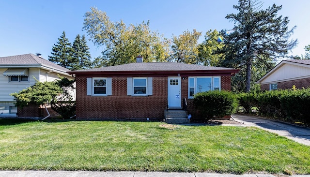 view of front of house featuring a front lawn