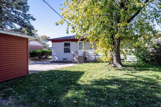 view of yard featuring a patio