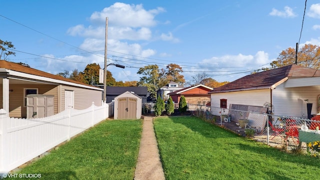 view of yard featuring a storage shed