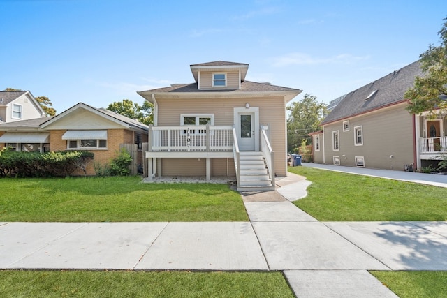 view of front facade with a front yard