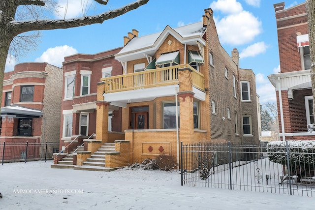 view of front facade featuring a balcony