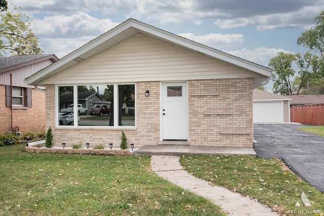 view of front of property with a front yard