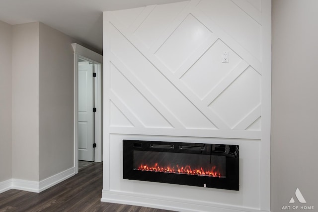 room details featuring hardwood / wood-style floors