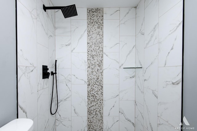 bathroom with toilet and tiled shower