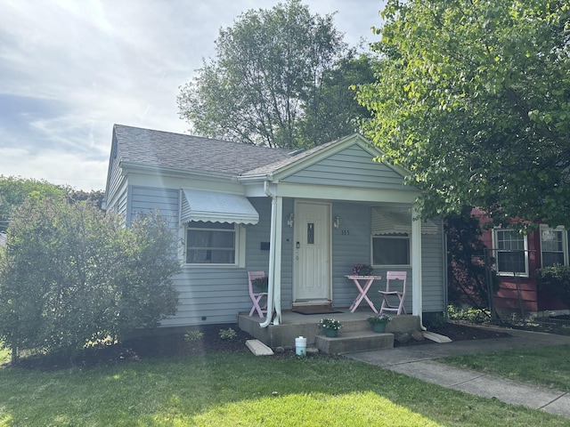 view of front of house featuring a front yard