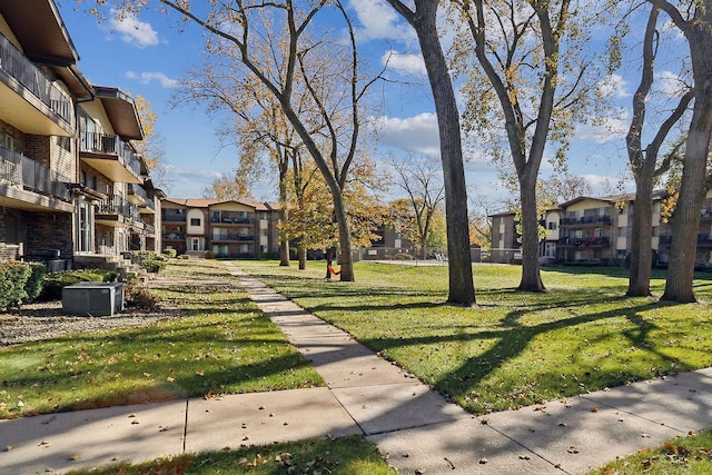 view of property's community featuring a yard