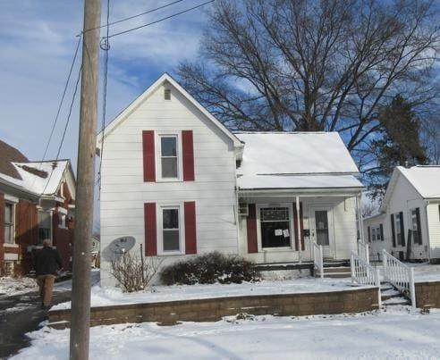 view of front of home featuring a porch