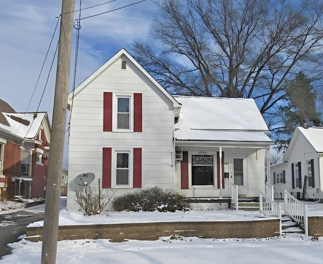 285 Fulton Pl, Canton, IL 61520 - traditional-style house with covered porch
