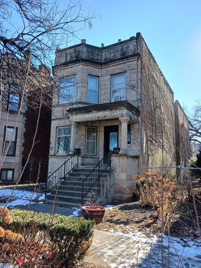 view of front facade