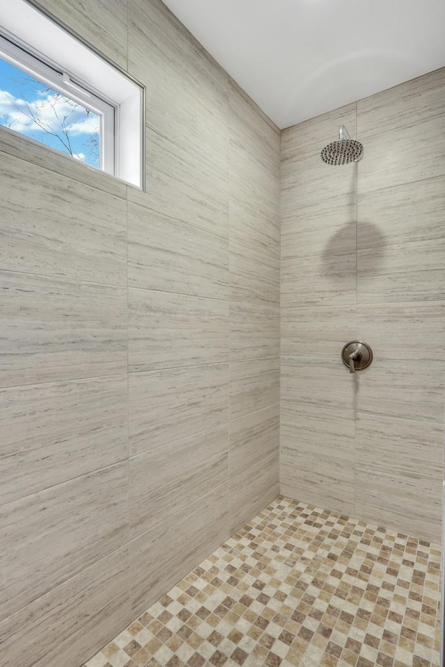 bathroom featuring tiled shower