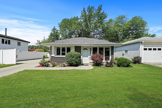 view of front of property with a front yard