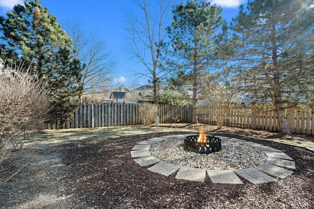 view of yard featuring a fire pit