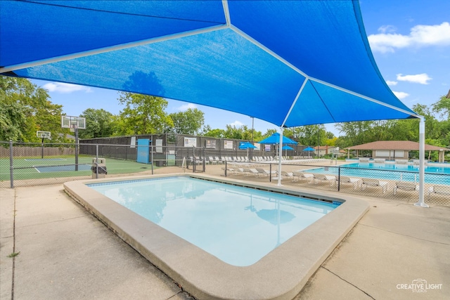 view of swimming pool