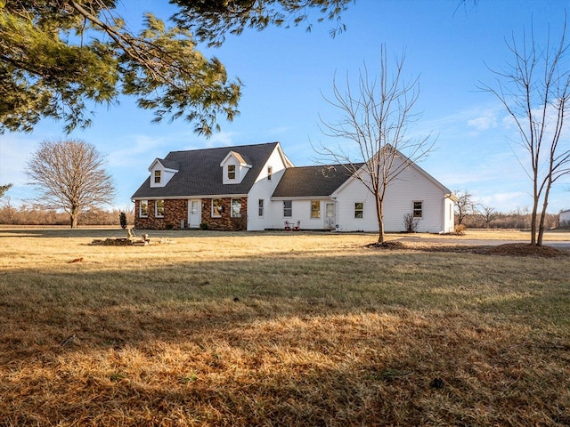 view of front of house featuring a front yard