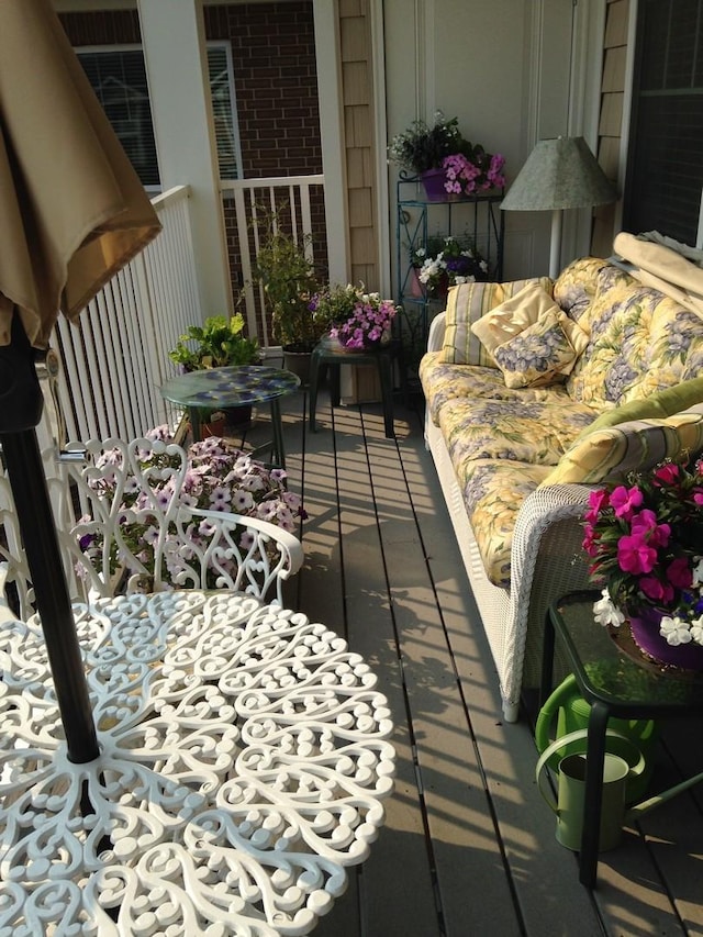 balcony featuring an outdoor living space