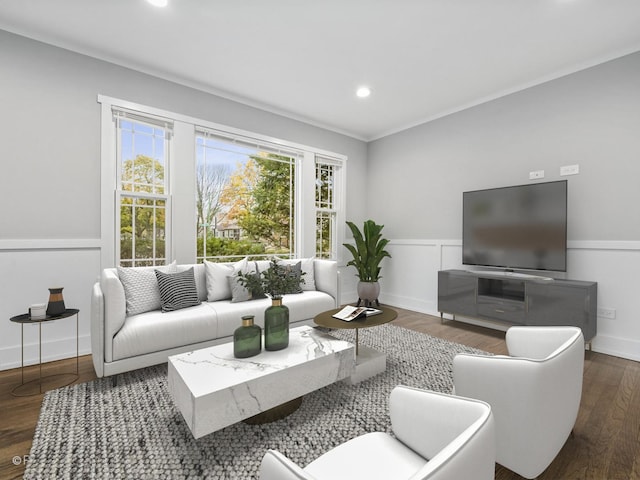 living area featuring wood finished floors, recessed lighting, wainscoting, crown molding, and baseboards