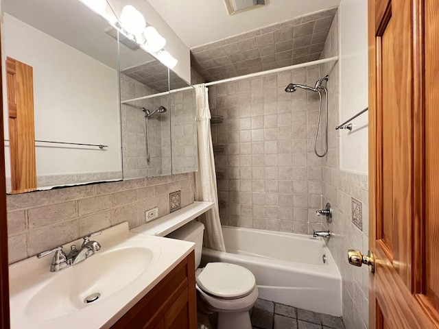 full bathroom featuring toilet, shower / bathtub combination with curtain, backsplash, and vanity