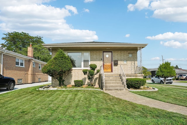 view of front of property with a front lawn