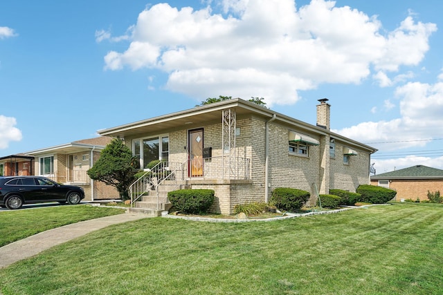 view of front of property featuring a front lawn