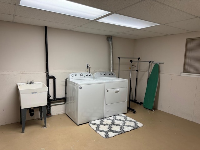 laundry area featuring sink and washing machine and dryer